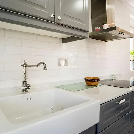 20 Min From Bcn- Charming House W/ Pool & Bbq Area *