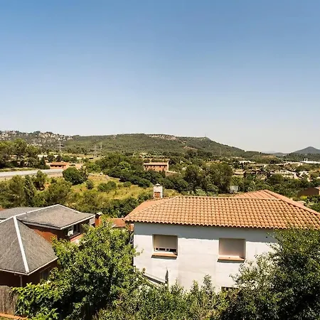 20 Min From Bcn- Charming House W/ Pool & Bbq Area Holiday home