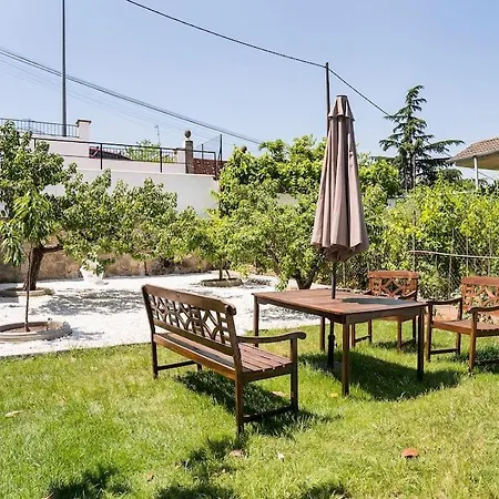 20 Min From Bcn- Charming House W/ Pool & Bbq Area Holiday home *